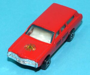 FAST WHEEL REAL WHEELS #1015 FORD FIRE CHIEF DIE CAST METAL MODEL CAR 1/64 SCALE 1974 YATMING CHINA