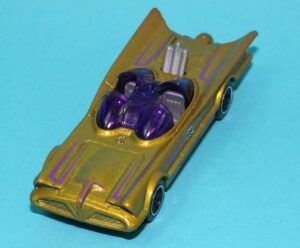 HOT WHEELS BATMAN TV SERIES 4/5 BATMOBILE GOLD 2022 MATTEL
