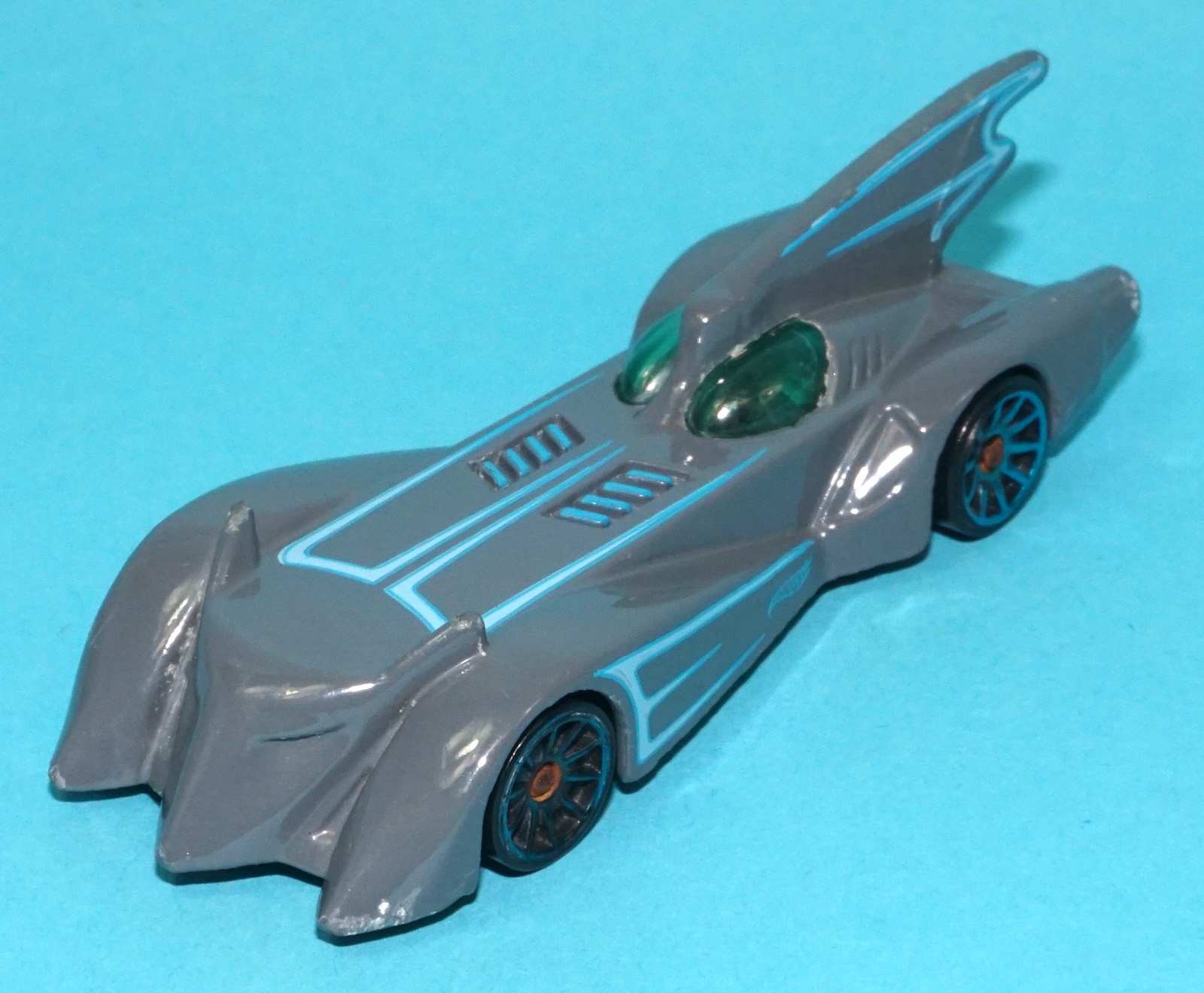 HOT WHEELS BATMAN THE BRAVE AND THE BOLD 1/5 BATMOBILE 2022 MATTEL - Image 2