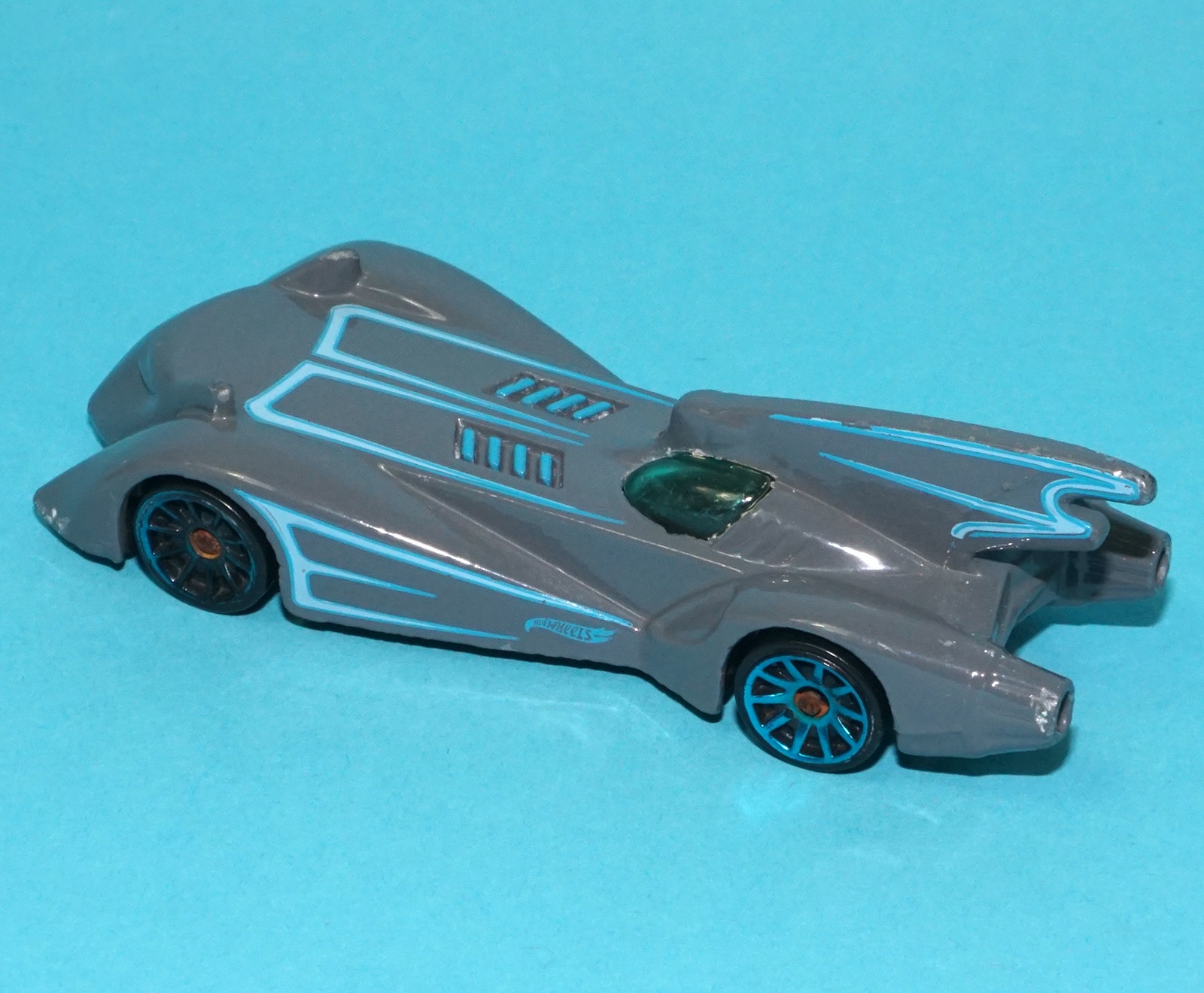HOT WHEELS BATMAN THE BRAVE AND THE BOLD 1/5 BATMOBILE 2022 MATTEL - Image 3
