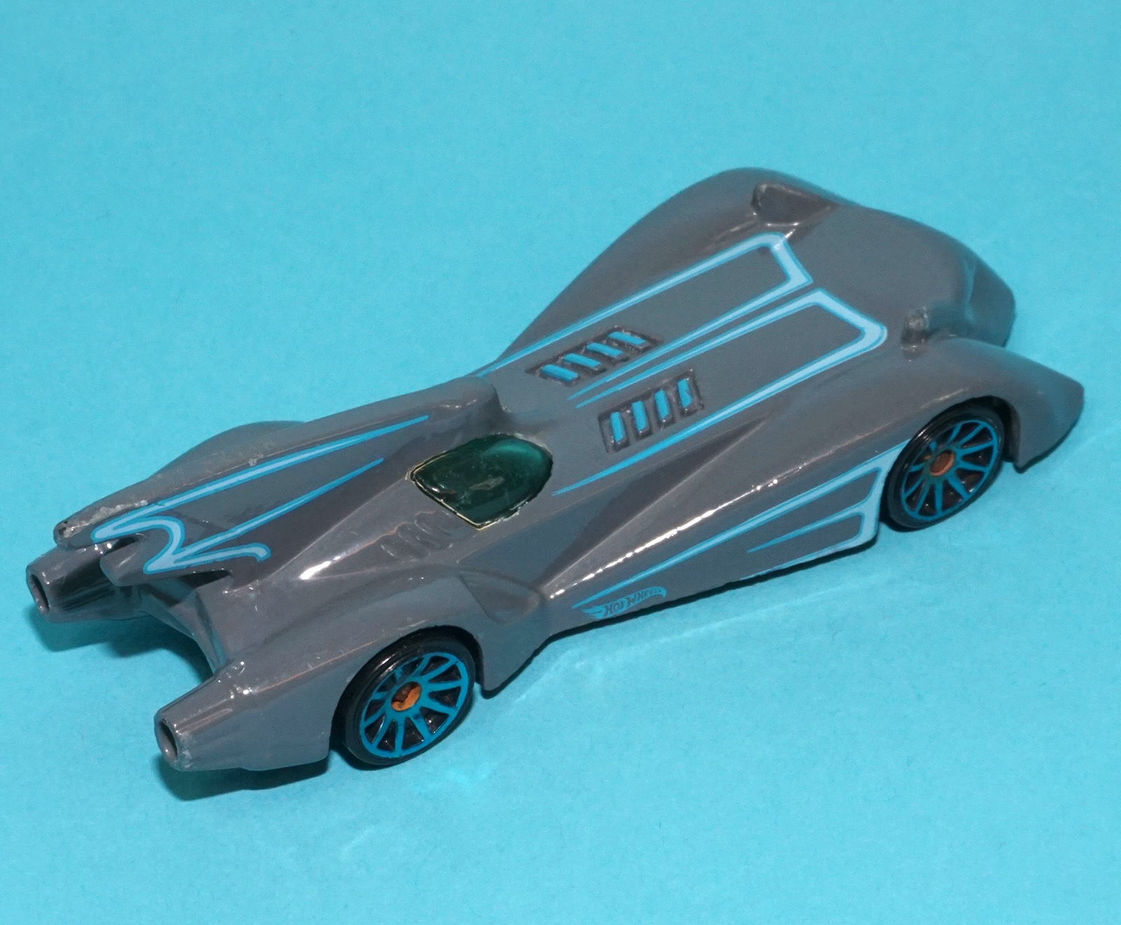 HOT WHEELS BATMAN THE BRAVE AND THE BOLD 1/5 BATMOBILE 2022 MATTEL - Image 4