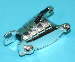 BIKER MICE FROM MARS ORIGINAL SPARE PART BIKER KNIGHTS ARMATRON MODO LEG ARMOR SHINS (R) 1995 GALOOB