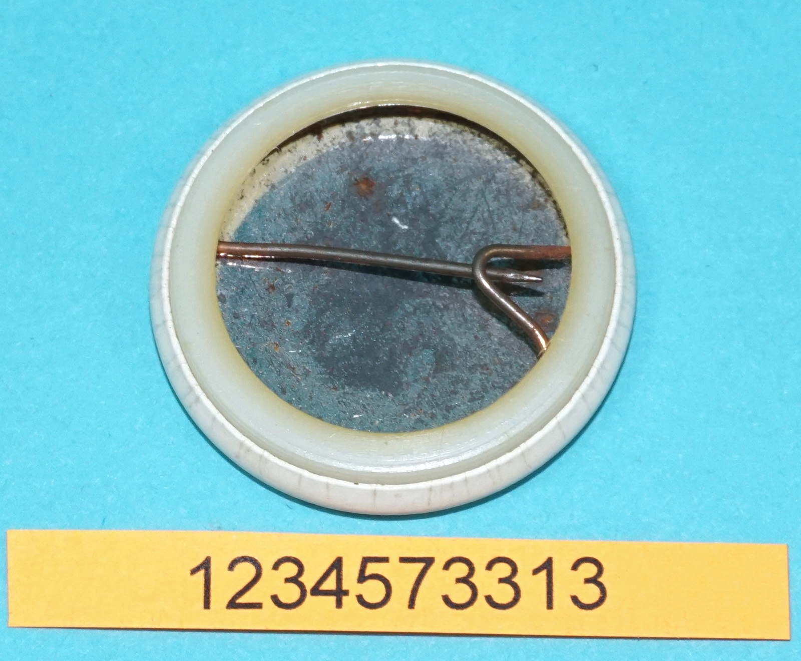 TRANSFORMERS G1 AUTOBOT BUMBLEBEE PIN BADGE BUTTON 1986 HASBRO PROMO - Image 2