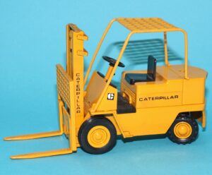 JOAL #215 CATERPILLAR FORKLIFT FORK LIFT TRUCK 1/25 SCALE DIECAST METAL MODEL 1970s JOAL SPAIN
