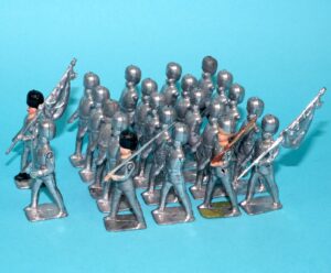 MOORVALE MODELS HOLLOWCAST UNPAINTED LEAD CASTING SOLDIERS SCOTS GUARDS (22X) 1:32 SCALE BRITAINS TIMPO JOHILLCO