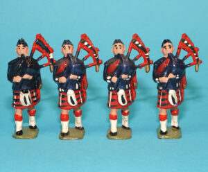 MOORVALE MODELS HOLLOWCAST PAINT SAMPLE SOLDIERS SCOTS GUARDS BAGPIPERS (4X) 1:32 SCALE BRITAINS TIMPO JOHILLCO