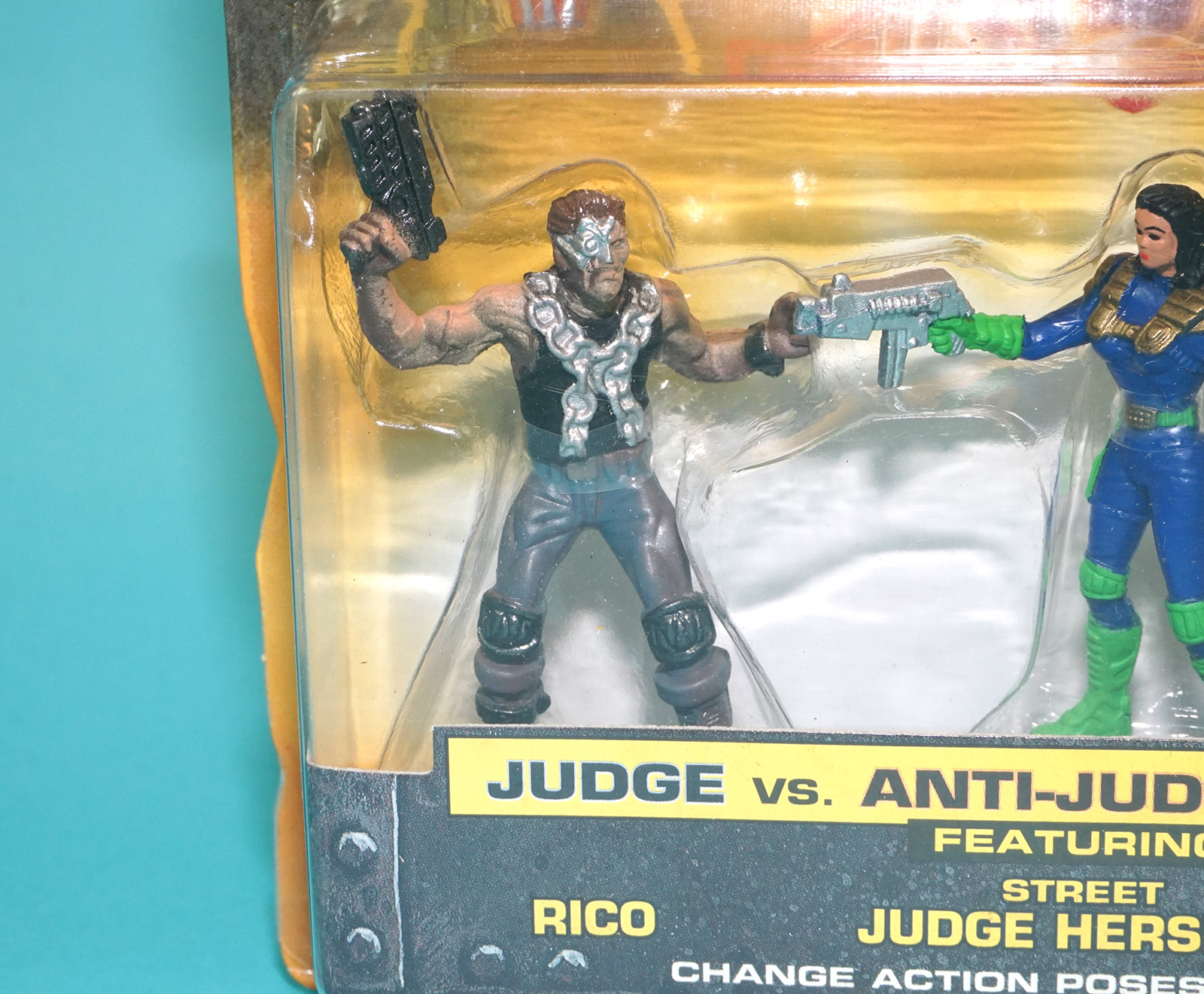 JUDGE DREDD MEGA HEROES #4 VS ANTI-JUDGES RICO JUDGE HERSHEY DEATH MOC MOSC 1995 MATTEL - Image 3