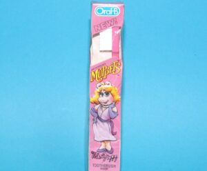 MUPPETS MUPPET SHOW TOOTHBRUSH MISS PIGGY MIB MISB SEALED BOX 1984 ORAL-B JIM HENSON JHP