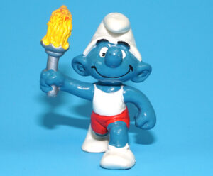 SMURFS 20030 OLYMPIC TORCHBEARER SMURF HONG KONG COO 1978 SCHLEICH