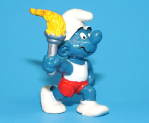 SMURFS 20030 OLYMPIC TORCHBEARER SMURF HONG KONG COO 1978 SCHLEICH