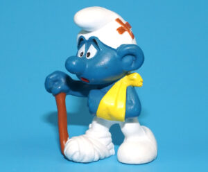 SMURFS 20097 INJURED SMURF HONG KONG COO 1978 BULLY SCHLEICH