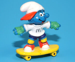 SMURFS MCDONALDS SPORTS SMURF SKATEBOARDER 1997 SCHLEICH