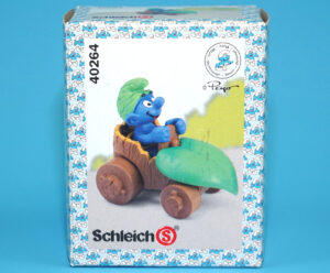 SMURFS 40264 SUPER SMURF WILD IN LEAF CAR 2000 SCHLEICH
