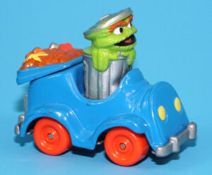 MUPPETS SESAME STREET OSCAR THE CROUCH TRASH TRUCK DIE CAST TOY CAR 1987 PLAYSKOOL JIM HENSON