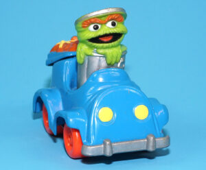 MUPPETS SESAME STREET OSCAR THE CROUCH TRASH TRUCK DIE CAST TOY CAR 1987 PLAYSKOOL JIM HENSON
