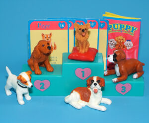 PUPPY IN MY POCKET SET DOG SHOW 5 PUPPIES SHOW STAND 1994 HASBRO