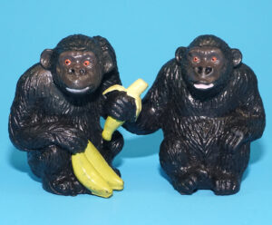 PVC TOY ANIMAL FIGURES CHIMPANZEE WITH BANANAS (2X) 1992 AAA TOYS