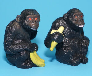 PVC TOY ANIMAL FIGURES CHIMPANZEE WITH BANANAS (2X) 1992 AAA TOYS
