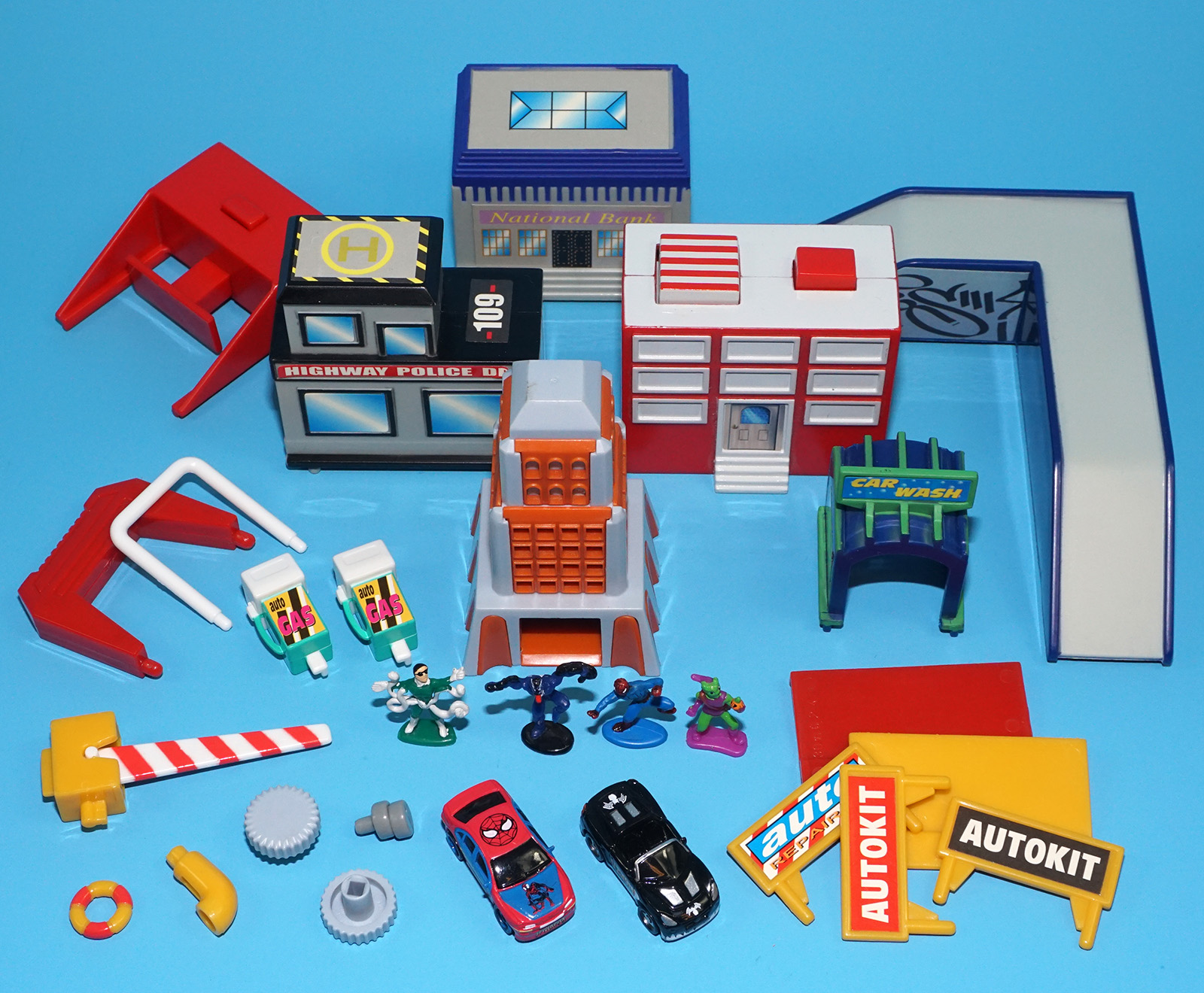 MARVEL AUTO KIT SPIDER-MAN SUPER TRUCK CITY CARS FIGURES & BUILDINGS 2003 FAMOSA MICRO MACHINES - Image 2