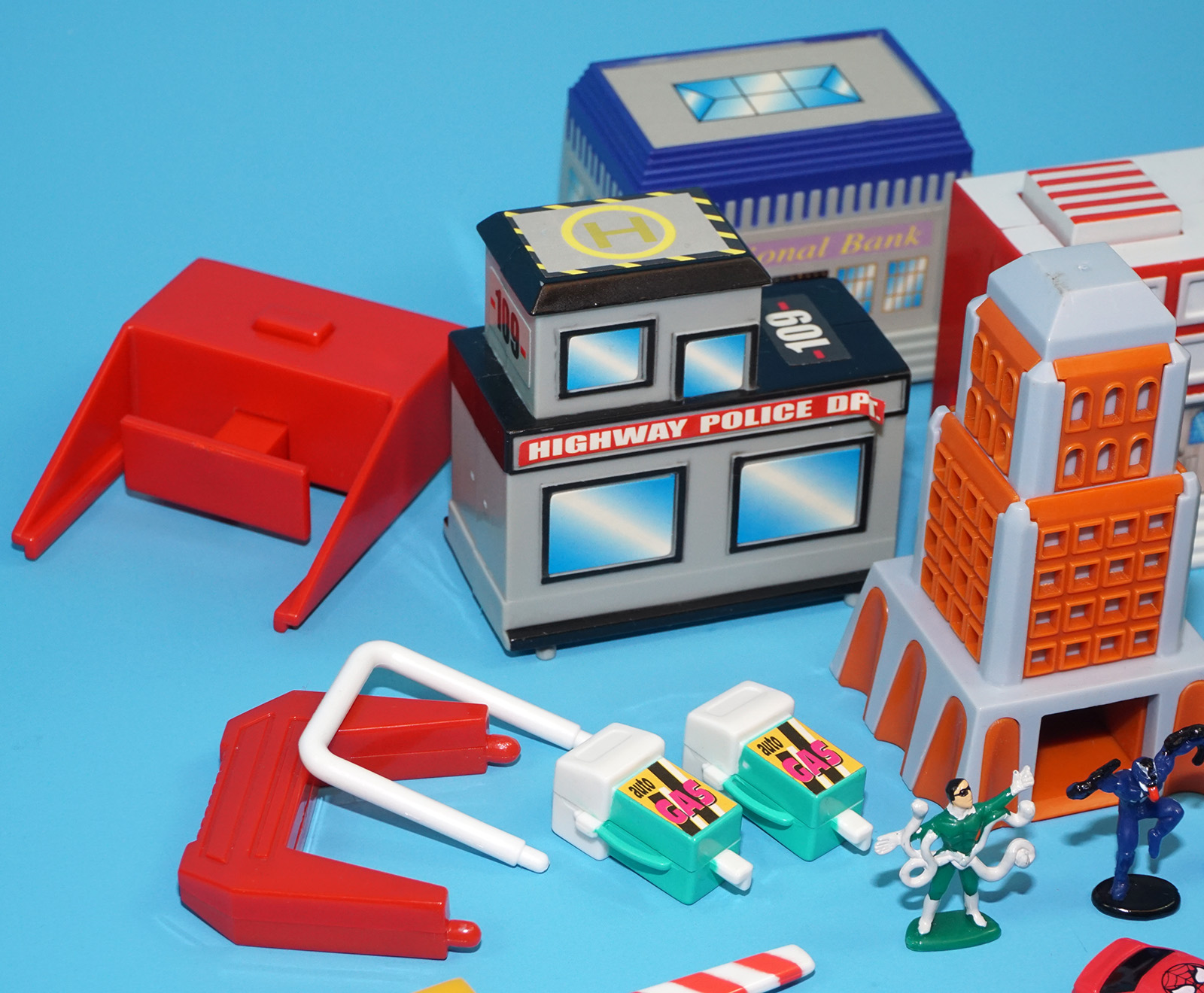 MARVEL AUTO KIT SPIDER-MAN SUPER TRUCK CITY CARS FIGURES & BUILDINGS 2003 FAMOSA MICRO MACHINES - Image 3