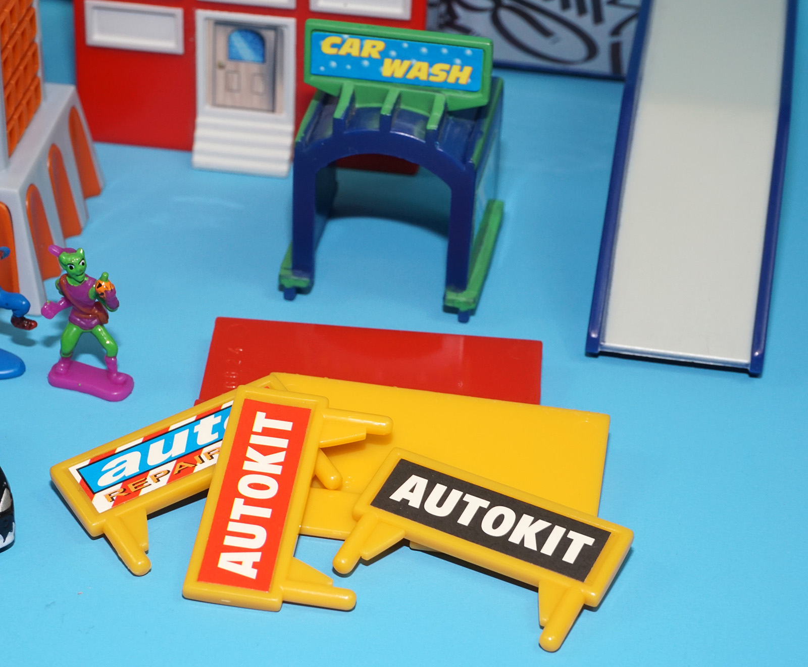 MARVEL AUTO KIT SPIDER-MAN SUPER TRUCK CITY CARS FIGURES & BUILDINGS 2003 FAMOSA MICRO MACHINES - Image 5