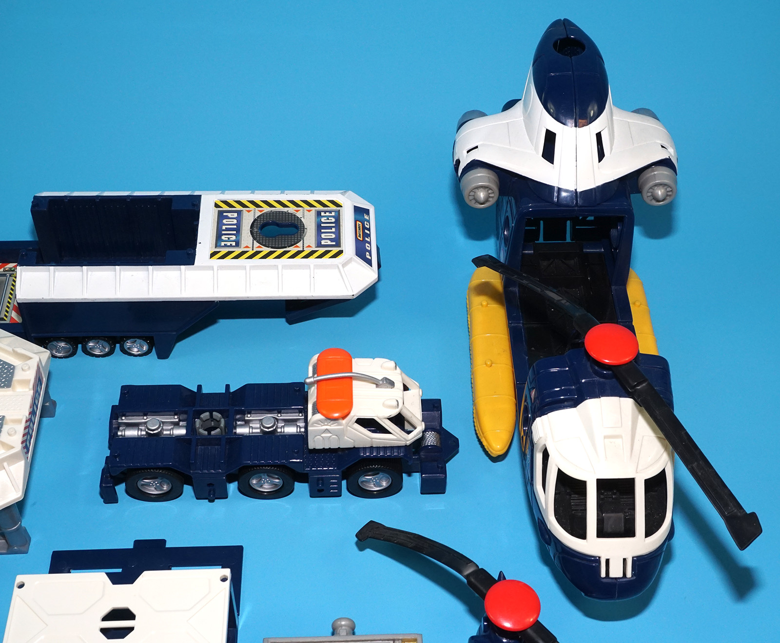 MATCHBOX MEGA-RIG POLICE COMMAND CENTER 99% COMPLETE 1998 MATTEL READ - Image 6