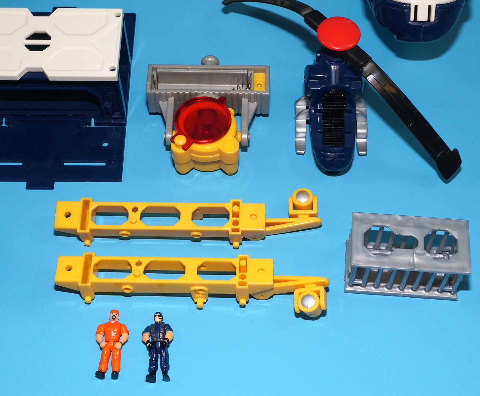 MATCHBOX MEGA-RIG POLICE COMMAND CENTER 99% COMPLETE 1998 MATTEL READ - Image 8