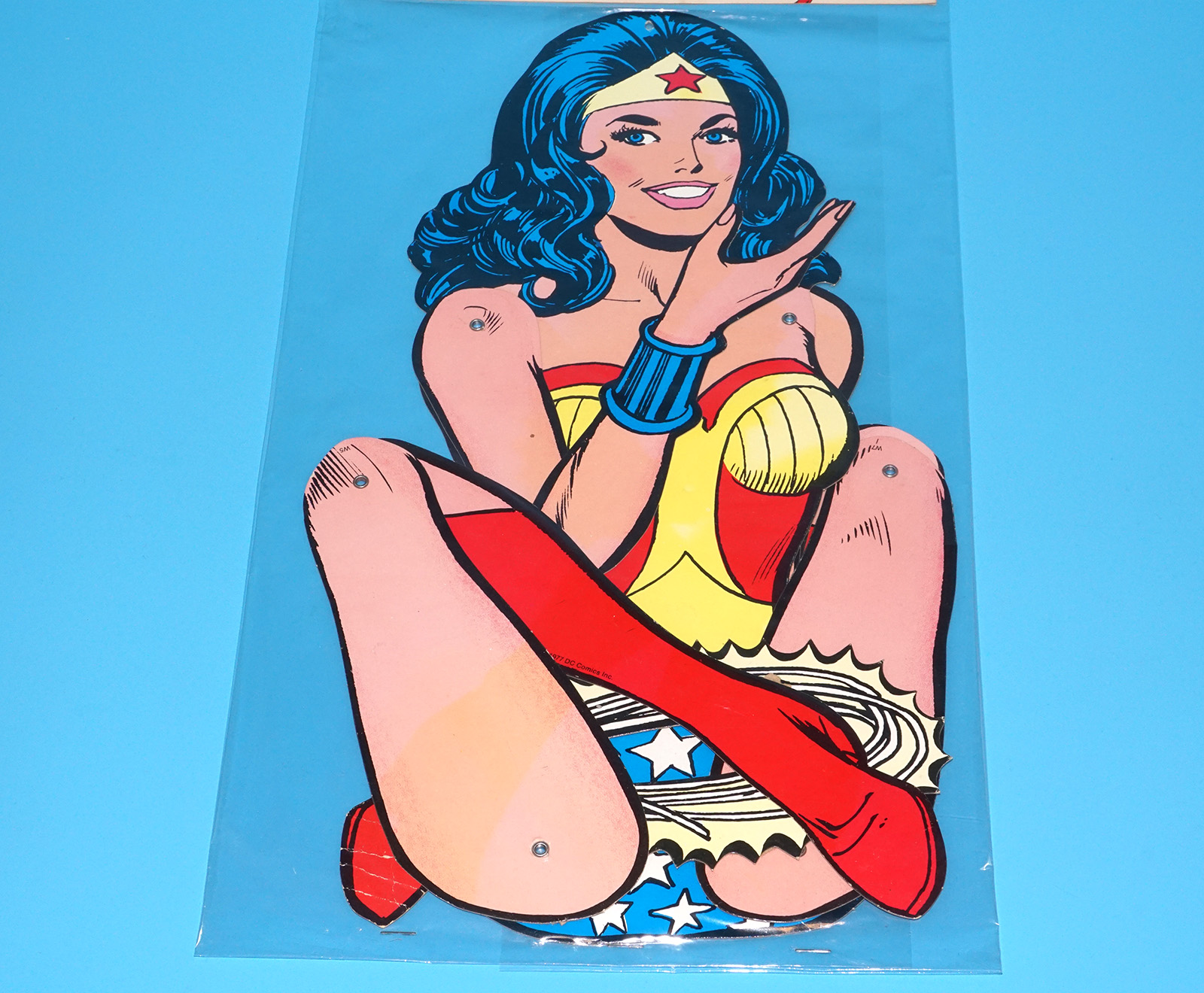 JOINT ACTION! CARDBOARD POSEABLE WALL HANGER TOY WONDER WOMAN 1977 OUR WAY STUDIOS DC COMICS - Image 2
