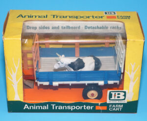 BRITAINS FARM #9568 ANIMAL TRANSPORTER FARM CART & COW MIB ORIGINAL BOX 1960s ENGLAND HTF