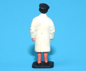 DINKY TOYS 007 PETROL PUMP ATTENDANTS FEMALE ASSISTANT 1950s HORNBY ENGLAND