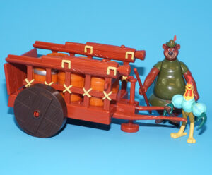 DISNEY HEROES ROBIN HOOD BARREL CART WITH LITTLE JOHN & ALAN-A-DALE ROOSTER 100% COMPLETE 2004 FAMOSA