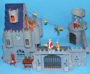 DISNEY HEROES ROBIN HOOD CASTLE PLAYSET NEAR COMPLETE 2004 FAMOSA READ