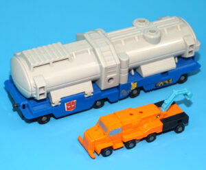 TRANSFORMERS G1 MICROMASTER TANKER TRANSPORT NOT COMPLETE PIPELINE & GUSHER 1990 HASBRO