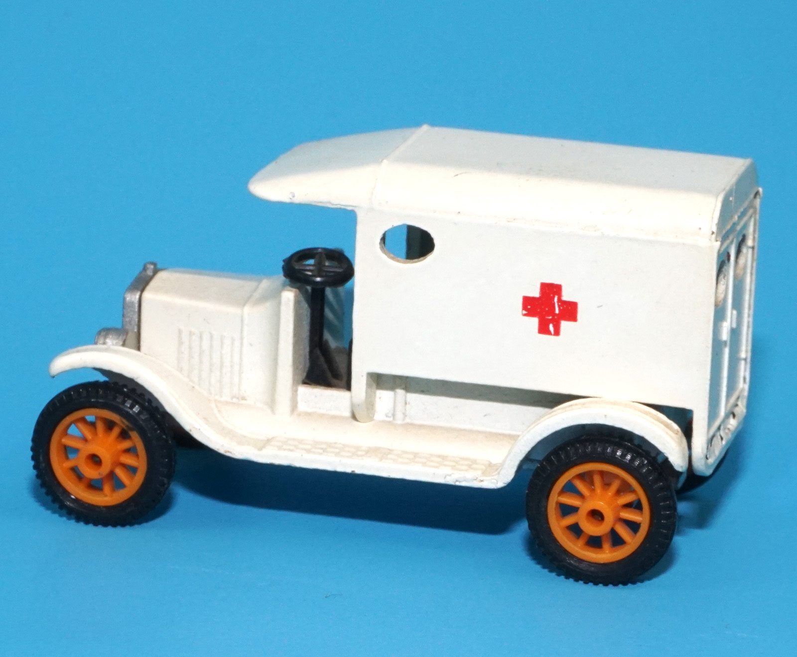EFSI 1919 MODEL T-FORD AMBULANCE TOY MODEL CAR 1960s MADE IN HOLLAND - Image 3