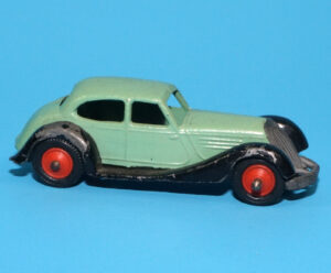 BRITAINS LILLIPUT LV602 SALOON CAR PLASTIC HUBS PVC TYRES 1956 BRITAINS LTD ENGLAND