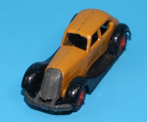 BRITAINS LILLIPUT LV602 SALOON CAR PLASTIC HUBS PVC TYRES 1956 BRITAINS LTD ENGLAND