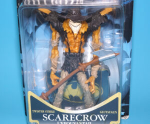 BATMAN LEGENDS TWISTER STRIKE SCARECROW MOC EURO CARD 1996 KENNER READ