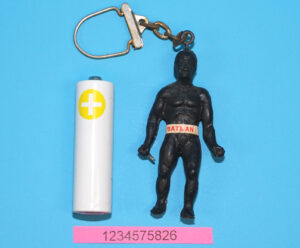 DANGER DIABOLIK KEYRING KEYCHAIN PLASTIC TOY FIGURE BATMAN BELT 1:32 SCALE 1968 HOLLAND PROMO