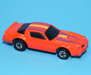 HOT WHEELS COLOR RACERS CAMARO Z28 1/64 SCALE BLACKWALL 1982 MATTEL