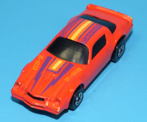 HOT WHEELS COLOR RACERS CAMARO Z28 1/64 SCALE BLACKWALL 1982 MATTEL