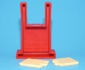 KARATE KID ORIGINAL SPARE PART JOHNNY LAWRENCE COBRA KAI BREAK-AWAY WOOD & BRICK STAND 1986 SOMA