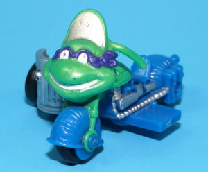 TMNT TEENAGE MUTANT NINJA TURTLES MINI MUTANTS TRANSPORT TURTLE CYCLE 1994 PLAYMATES