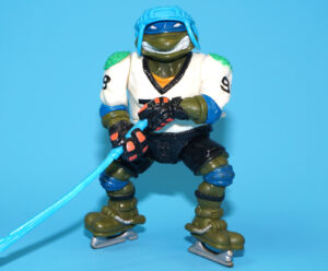 TMNT TEENAGE MUTANT NINJA TURTLES EURO SLAP SHOT LEO BLUE ACCESSORIES NEAR COMPLETE 1991 PLAYMATES HTF