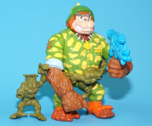 TMNT TEENAGE MUTANT NINJA TURTLES EURO SGT BANANAS BLUE ACCESSORIES NEAR COMPLETE 1991 PLAYMATES HTF