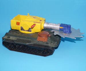 SMALL SOLDIERS BUZZSAW TANK & OCULA NEAR COMPLETE 1998 HASBRO