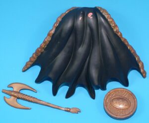 BATMAN LEGENDS ORIGINAL SPARE PART VIKING BATMAN AXE CAPE & SHIELD 1994 KENNER