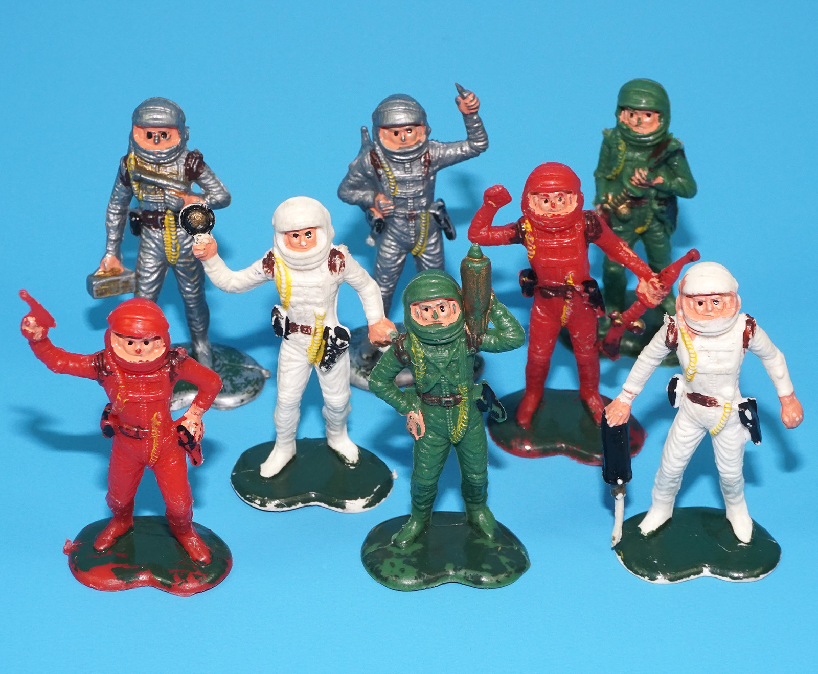 SPACE TOYS SPACEMEN ASTRONAUTS PLASTIC TOY FIGURES 1965 LP TOYS HONG KONG - Image 2
