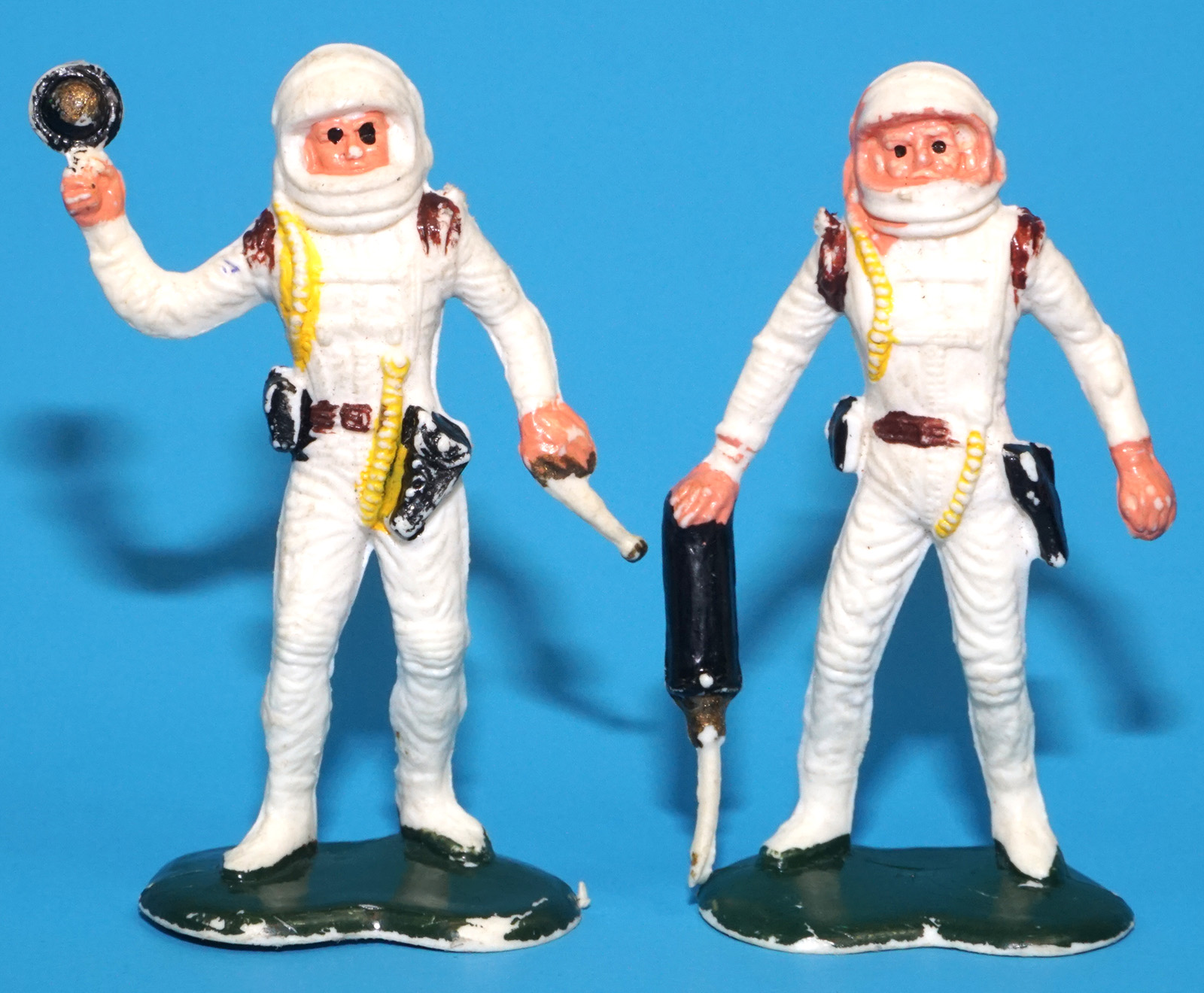 SPACE TOYS SPACEMEN ASTRONAUTS PLASTIC TOY FIGURES 1965 LP TOYS HONG KONG - Image 3