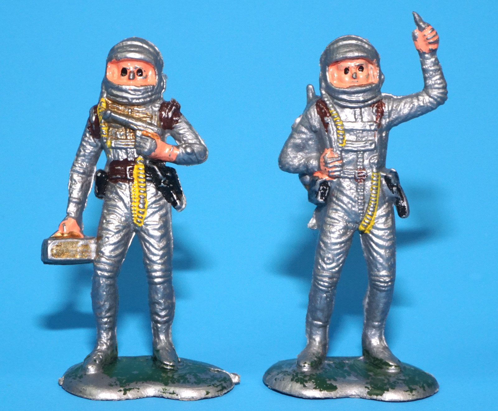 SPACE TOYS SPACEMEN ASTRONAUTS PLASTIC TOY FIGURES 1965 LP TOYS HONG KONG - Image 7