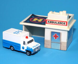 MICRO MACHINES BLAZE & ROAR #4 POLICE VAN AMBULANCE & EMERGENCY ROOM 100% COMPLETE 1989 GALOOB
